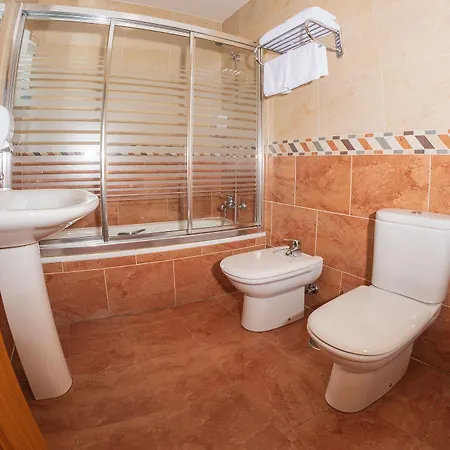 Hostal El Cruce Paracuellos de Jarama Exterior photo