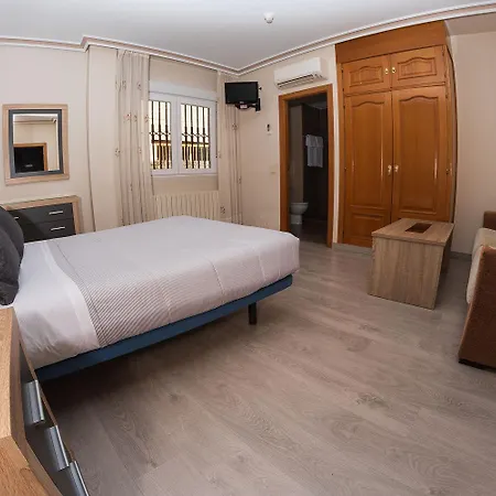 Hostal El Cruce Paracuellos de Jarama Exterior photo