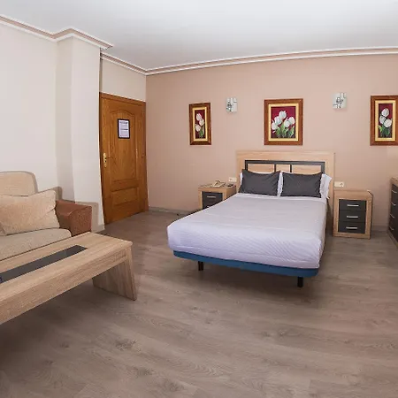 Hostal El Cruce Paracuellos de Jarama Exterior photo